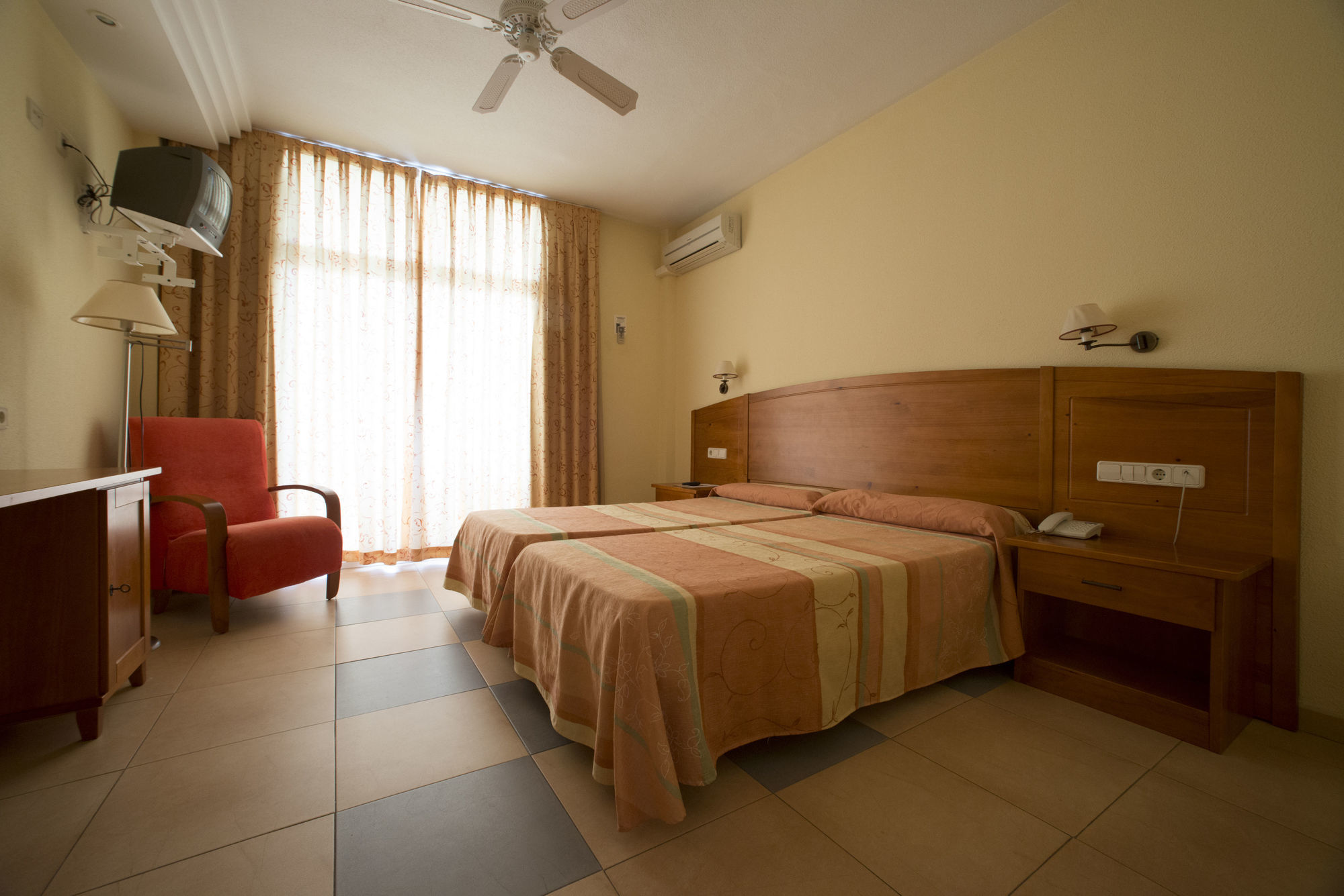 Hotel Tres Anclas Gandia Exterior photo
